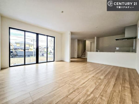 ���r���O �J�����̂���L�XLDK�I�\�t�@�[��_�C�j���O�e�[�u����u���Ă������ɂȂ�Ȃ��̂ŉ��K�ɉ߂����܂��I�R�~���j�P�[�V���������₷�����r���O�ł��I