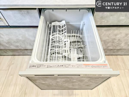 �L�b�`�� �H��@�t���̃L�b�`���ł��I�Z���������r��h�~�Ƃ��đ�ϊ��􂷂�֗��Ȏd�l�ł��I�r���g�C���Ȃ̂ŃL�b�`���̏ꏊ����炸�����X�y�[�X���L���g�����Ƃ��o���܂��I