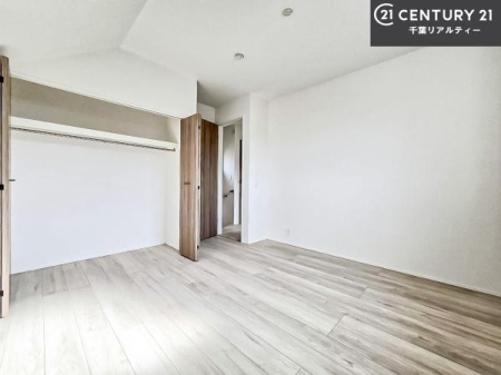 ���r���O�ȊO�̋��� �V���v���Ƀf�U�C������Ă��邽�߁A�Ƌ��I�т܂���I
���C�ɓ���̉Ƌ��u���Ă��낰���Ԃ���邱�Ƃ��ł��܂��B