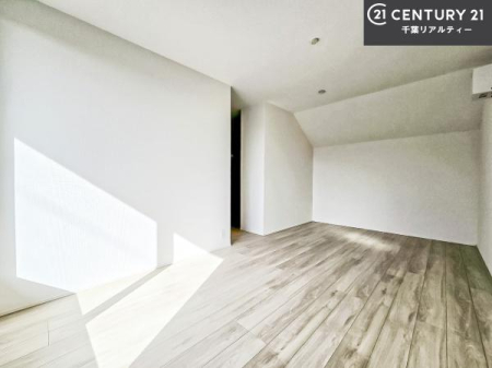 �m�� �V���v���Ƀf�U�C������Ă��邽�߁A�Ƌ��I�т܂���I
���C�ɓ���̉Ƌ��u���Ă��낰���Ԃ���邱�Ƃ��ł��܂��B