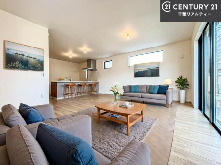 ���r���O �Ƌ��CG�p�[�X�ł��B�S�n�ǂ����r���O�͉Ƒ������R�ƏW�܂�܂��B�Ƒ��c�R�̎��Ԃ����������ł��B���Ƒ��ƁA����w�[���������Ԃ��߂��������ł��ˁB