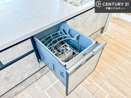 �L�b�`�� �H��@�t���̃L�b�`���ł��I�Z���������r��h�~�Ƃ��đ�ϊ��􂷂�֗��Ȏd�l�ł��I�r���g�C���Ȃ̂ŃL�b�`���̏ꏊ����炸�����X�y�[�X���L���g�����Ƃ��o���܂��I