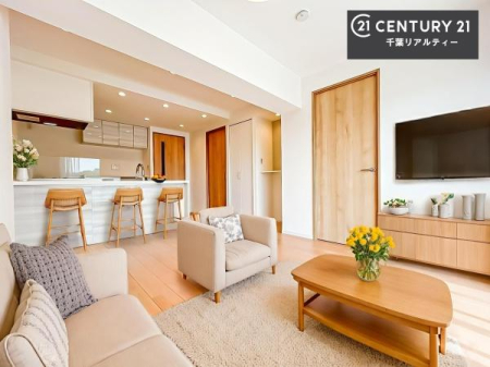 ���r���O �Ƌ��CG�p�[�X�ł��B�J�����̂���L�XLDK�I�\�t�@�[��_�C�j���O�e�[�u����u���Ă������ɂȂ�Ȃ��̂ŉ��K�ɉ߂����܂��I
�R�~���j�P�[�V���������₷�����邢���r���O�ł��I