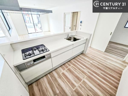 �L�b�`�� ��Ƃ肠�钲���X�y�[�X�ō�Ƃ����₷�����K�ȃL�b�`���ł��I
���q�l�ƈꏏ�ɂ��َq������y���߂�L�X�X�y�[�X�ł��B�y�����������ԂɂȂ肻���ł��ˁI