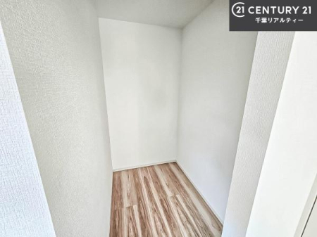 ���[ �E�H�[�N�C���N���[�[�b�g�t���ł��B��������̂��m���Ȃǂ����[���Ă��������ł��ˁI���ɂ���@�������ȂǋG�ߕ��̑傫�ȉƓd�����[�ł��܂��B