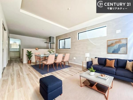 ���r���O �Ƌ��CG�p�[�X�ł��B��؂ȉƑ����W�܂邩�炱��LDK�ɂ͂�����肽���B
�q�����������C�ɏ΂��Ȃ��瑖�����Ă���p�����������u�L���Ƃɂ��ėǂ������v�Ǝv���u�Ԃł��B