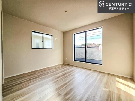 �m�� �o���R�j�[�ɖʂ��Ă���m���ł��B���邭�����肪����A���C����������ł��܂��I���N���āA�O�ɏo�Ĕw�L�т����[�ċz�����ǂ������}������邱�Ƃ��ł��܂��B