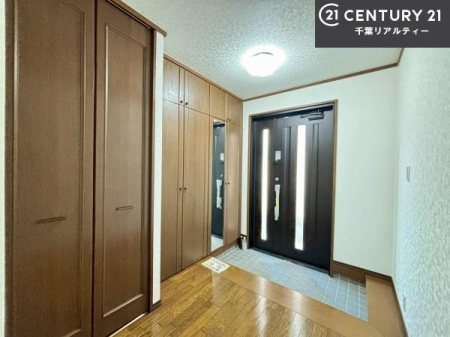 ���� �V���[�Y�{�b�N�X�t���Ȃ̂ŁA���ւ��Еt�����|�������₷���ł��I
�X�b�L���������ւŌ˂��J�����u�ԁA�������̂���S�n������Ԃ��o�}���Ă���܂��B
