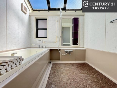 ���� �������������l�̕��͋C�̃o�X���[���́A�V�b�N�ȃf�U�C���Ńo�X�^�C�����[���I
���d���撣���Ă��邲�J���ɂ��D�݂̓����̓����܂����āA�y����ł݂Ă͂������ł��傤���H