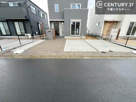 ���ԏ� ���ԃX�y�[�X��2�䕪����܂��I�Z�J���h�J�[�͂������A�o�C�N�⎩�]�ԂȂǂ��u���ꏊ�ɍ���܂���B�y���n���w��J�Ò��z