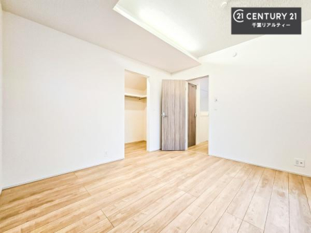 �q������ ���[�X�y�[�X���������Ă���A�ߗނ₨������A�w�p�i�Ȃǂ��������萮���ł��܂��B���������L���g���邽�߁A���K�Ő������Z��Ԃ��������܂��B