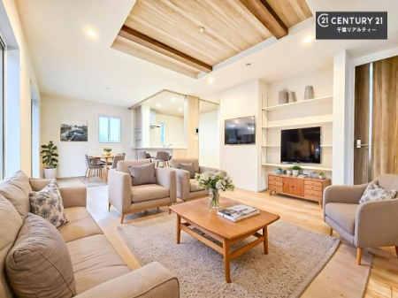 ���r���O �Ƌ��CG�p�[�X�ł��B�J�����̂���L�XLDK�I�\�t�@�[��_�C�j���O�e�[�u����u���Ă������ɂȂ�Ȃ��̂ŉ��K�ɉ߂����܂��I
�R�~���j�P�[�V���������₷�����r���O�ł��I
