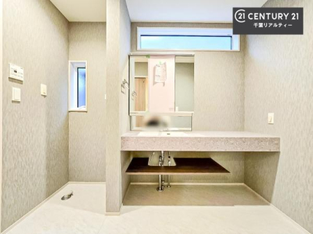 ���ʑ�E���ʏ� �V���v���ȃI�[�v���^�C�v�̐��ʑ�́A������ꂪ���₷�������Ȋ���ۂ��Ƃ��ł��ċC�����悭���g�����������܂��I�f�U�C���������肿����Ƃ����C���e���A��u���Ă������Ɏd�グ�邱�Ƃ��\�ł��I