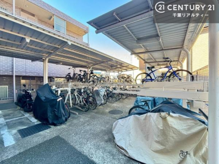 ���̑����p�� ���֏ꊮ���ŁA���q���܂̎��]�Ԃ�ʋΗp�̎��]�Ԃ����S���Ēu���܂��B���Ƒ��ɂ����ꂵ���֗��Ȑݔ��ł��B