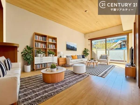 ���r���O �Ƌ��CG�p�[�X�ł��B�傫�ȑ����炽���Ղ�̗z���������閾�邢���r���O�B�J�����̂��郊�r���O�ŉƑ��c���̂��났�̎��Ԃ��߂����܂��B