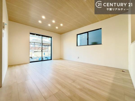 ���r���O �J�����̂���L�XLDK�I�\�t�@�[��_�C�j���O�e�[�u����u���Ă������ɂȂ�Ȃ��̂ŉ��K�ɉ߂����܂��I�R�~���j�P�[�V���������₷�����r���O�ł��I