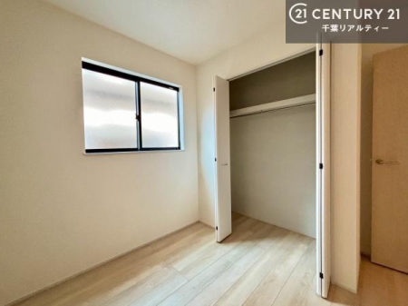 �Q�� ���[�X�y�[�X�����Ă��܂��I�������X�b�L�����ڂ��鎖���ł��܂��ˁB
�Ƌ��I�΂Ȃ��V���v���ȃf�U�C���ׁ̈A�Ƌ��I�΂����C�ɓ���̋�ԍ�肪�ł������ł��ˁB