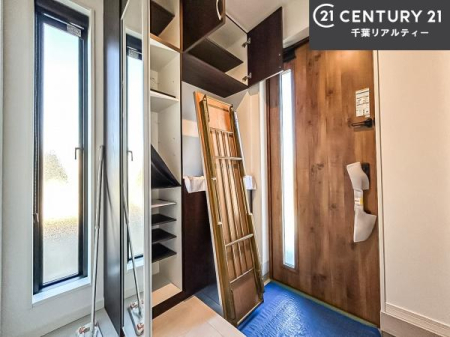 ���� �V���[�Y�{�b�N�X�t���Ȃ̂ŁA���ւ��Еt�����|�������₷���ł��I
�X�b�L���������ւŌ˂��J�����u�ԁA�������̂���S�n������Ԃ��o�}���Ă���܂��B