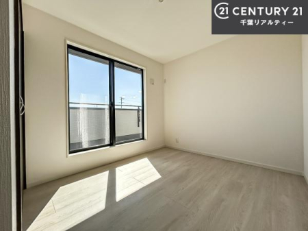 �m�� ���邭���ʂ��̗ǂ������ł��B�u�V���v���v�Ƀf�U�C�����ꂽ�����B���R�x�������̂ŉƋ�⃌�C�A�E�g�ł��D�݂̋�Ԃ�n��グ���܂��B