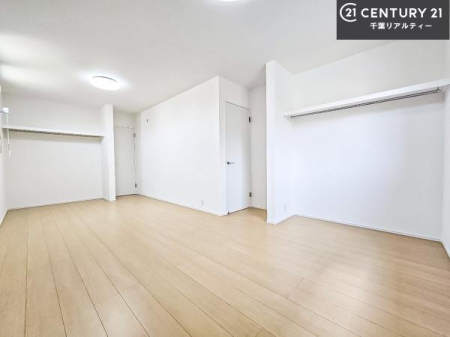 �m�� ���[�X�y�[�X�����Ă��܂��I�������X�b�L�����ڂ��鎖���ł��܂��ˁB
�Ƌ��I�΂Ȃ��V���v���ȃf�U�C���ׁ̈A�Ƌ��I�΂����C�ɓ���̋�ԍ�肪�ł������ł��ˁB