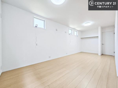 �Q�� �D���������������ޗm���́A���̖ڊo�߂��C�������ǂ������ł��ˁB���������Ԃ��������Ɖ߂������Ƃ��ł��܂��B�D�����F�����̃t���[�����O���ǂ�ȉƋ�ɂ��}�b�`���܂��I