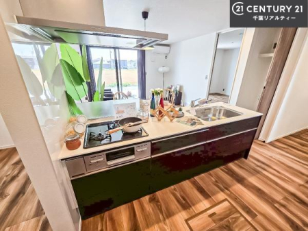 �L�b�`�� ��Ƃ����₷���V�X�e���L�b�`���ł��I���[����������t���Ă���̂ŁA�����X�y�[�X�ɕ���u���Ȃ��čςނ̂ŁA�L�X�g���āA���K�ɍ�Ƃ��ł��܂��I