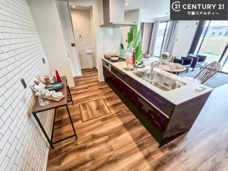 �L�b�`�� ��l�C�̑Ζʎ��V�X�e���L�b�`�����̗p���Ă��܂��I���Ƒ��̃R�~���j�P�[�V���������R�Ƒ�����݌v�ł��B
���q�l�ɂ��ڂ��͂��̂Ŋ������ł��ˁB���[�͂�����܂��I