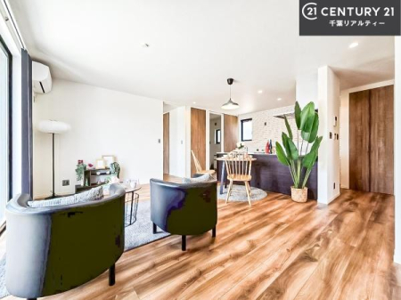 ���r���O �S�n�ǂ����r���O�͉Ƒ������R�ƏW�܂�܂��B�Ƒ��c�R�̎��Ԃ����������ł��B���Ƒ��ƁA����w�[���������Ԃ��߂��������ł��ˁB���邭�J���I�ȋ�Ԃł��B