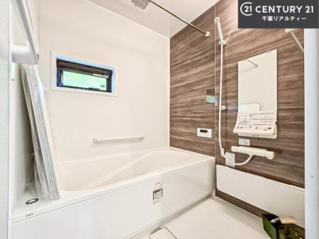 ���� �L�X�o�X�ň���̔������t���b�V���B�����L�΂���̂ŁA�����ɂ��������ƐZ����܂��ˁI���炩���Ȑ��Ő݌v����Ă��났�̂ЂƎ���L�Ӌ`�ɖ��킦��o�X���[���ł��B