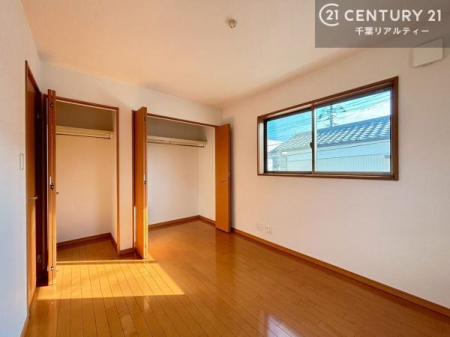 �m�� �N���[�[�b�g����e�ʂŁA�ߗނ���p�i����������Еt���܂��B�Ƌ�z�u�����₷���A��炵�₷�����L����m���ł��B