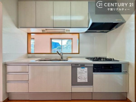 �L�b�`�� ��Ƃ����₷���V�X�e���L�b�`���ł��I���[����������t���Ă���̂ŁA�����X�y�[�X�ɕ���u���Ȃ��čςނ̂ŁA�L�X�g���āA���K�ɍ�Ƃ��ł��܂��I