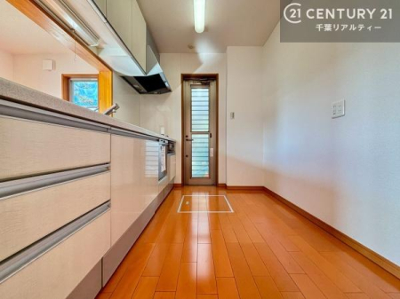 �L�b�`�� ���[�X�y�[�X���L�x�ŁA�����X�y�[�X���X�b�L���ƕЕt���Ђ�`�����p�ł��܂��I
���K�ɍ�Ƃ��ł��܂��I�����̗���������܂��I