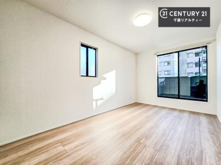 �Q�� �o���R�j�[�ɖʂ��Ă���m���ł��B���邭�����肪����A���C����������ł��܂��I���N���āA�O�ɏo�Ĕw�L�т����[�ċz�����ǂ������}������邱�Ƃ��ł��܂��B