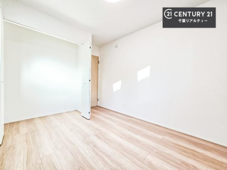 �m�� �V���v���Ƀf�U�C������Ă��邽�߁A�Ƌ��I�т܂���I
���C�ɓ���̉Ƌ��u���Ă��낰���Ԃ���邱�Ƃ��ł��܂��B