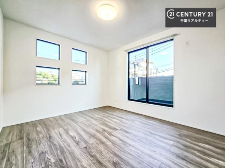 �Q�� �o���R�j�[�ɖʂ��Ă���m���ł��B���邭�����肪����A���C����������ł��܂��I���N���āA�O�ɏo�Ĕw�L�т����[�ċz�����ǂ������}������邱�Ƃ��ł��܂��B