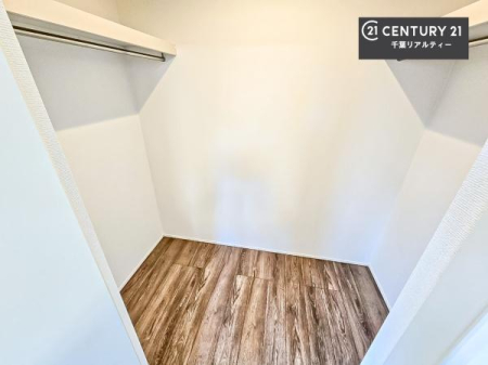 ���[ �E�H�[�N�C���N���[�[�b�g�t���ł��B��������̂��m���Ȃǂ����[���Ă��������ł��ˁI���ɂ���@�������ȂǋG�ߕ��̑傫�ȉƓd�����[�ł��܂��B