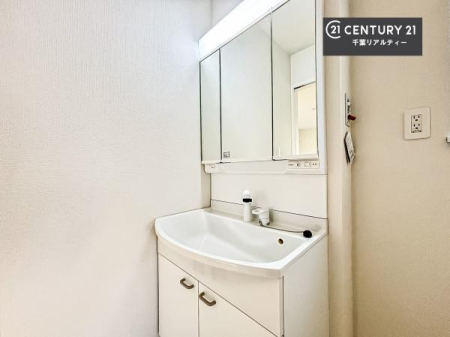 ���ʑ�E���ʏ� �y�������ʐ^�z�O�ʋ��d�l�̐��ʏ��́A�g�����Ȃ݂����₷������I���͎��[�ɂȂ��Ă��܂��B�h���C���[�₨���ϓ����Еt������̂Ő��ʑ������X�b�L���ƌ����邱�Ƃ��o���܂��I