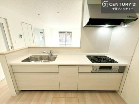 �L�b�`�� ��Ƃ����₷���V�X�e���L�b�`���ł��I���[����������t���Ă���̂ŁA�����X�y�[�X�ɕ���u���Ȃ��čςނ̂ŁA�L�X�g���āA���K�ɍ�Ƃ��ł��܂��I