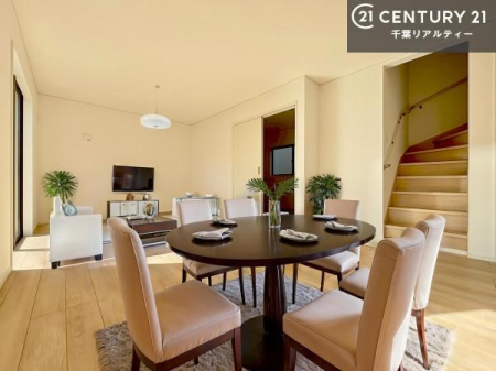 ���r���O �J�����̂���L�XLDK�I�\�t�@�[��_�C�j���O�e�[�u����u���Ă������ɂȂ�Ȃ��̂ŉ��K�ɉ߂����܂��I�R�~���j�P�[�V���������₷�����r���O�ł��I