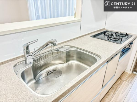 �L�b�`�� ���C�h�ȃV���N�ł��ˁI�������˂ɂ������������₷���Ǝ����y�X�d�l�̃V�X�e���L�b�`���ł��I
�f�U�C�����Ƌ@�\�������˂��L�b�`���Ő�����������܂��ˁI