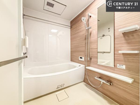 ���� �������������l�̕��͋C�̃o�X���[���́A�����o�Ă��ăo�X�^�C�����[���I
���d���撣���Ă��邲�J���ɂ��D�݂̓����̓����܂����āA�y����ł݂Ă͂������ł��傤���H