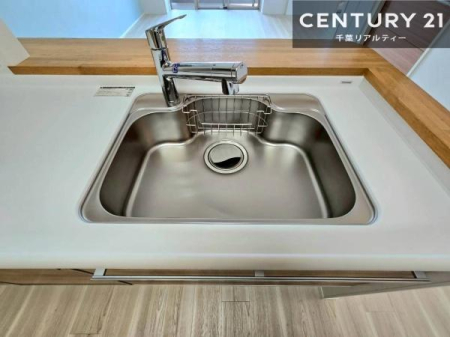 �L�b�`�� ���C�h�ȃV���N�ł��ˁI�������˂ɂ������������₷���Ǝ����y�X�d�l�̃V�X�e���L�b�`���ł��I
�f�U�C�����Ƌ@�\�������˂��L�b�`���Ő�����������܂��ˁI