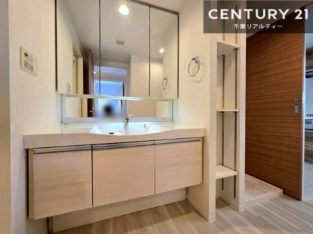 ���ʑ�E���ʏ� �O�ʋ��d�l�̐��ʏ��́A�g�����Ȃ݂����₷������I���͎��[�ɂȂ��Ă��܂��B�h���C���[�₨���ϓ����Еt������̂Ő��ʑ������X�b�L���ƌ����邱�Ƃ��o���܂��I