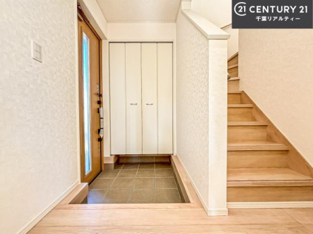 ���� �V���[�Y�{�b�N�X�t���Ȃ̂ŁA���ւ��Еt�����|�������₷���ł��I
�X�b�L���������ւŌ˂��J�����u�ԁA�������̂���S�n������Ԃ��o�}���Ă���܂��B
