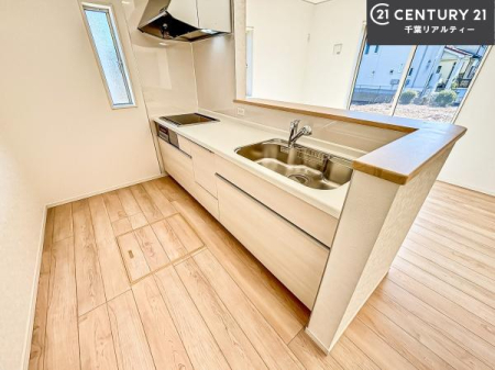 �L�b�`�� ��Ƃ肠�钲���X�y�[�X�ō�Ƃ����₷�����K�ȃL�b�`���ł��I
���q�l�ƈꏏ�ɂ��َq������y���߂�L�X�X�y�[�X�ł��B�y�����������ԂɂȂ肻���ł��ˁI