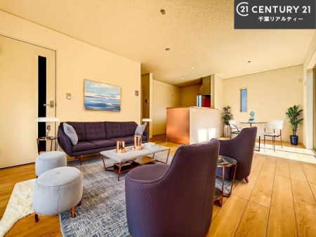 ���r���O �Ƌ��CG�p�[�X�ł��B��؂ȉƑ����W�܂邩�炱��LDK�ɂ͂�����肽���B
�q�����������C�ɏ΂��Ȃ��瑖�����Ă���p�����������u�L���Ƃɂ��ėǂ������v�Ǝv���u�Ԃł��B