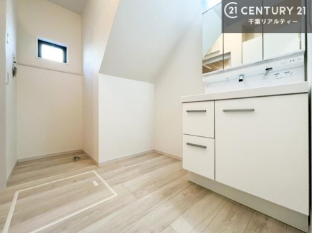 ���ʑ�E���ʏ� �O�ʋ��d�l�̐��ʏ��́A�g�����Ȃ݂����₷������I���͎��[�ɂȂ��Ă��܂��B�h���C���[�₨���ϓ����Еt������̂Ő��ʑ������X�b�L���ƌ����邱�Ƃ��o���܂��I