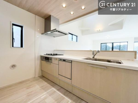 �L�b�`�� ��l�C�̑Ζʎ��V�X�e���L�b�`�����̗p���Ă��܂��I���Ƒ��̃R�~���j�P�[�V���������R�Ƒ�����݌v�ł��B
���q�l�ɂ��ڂ��͂��̂Ŋ������ł��ˁB���[�͂�����܂��I