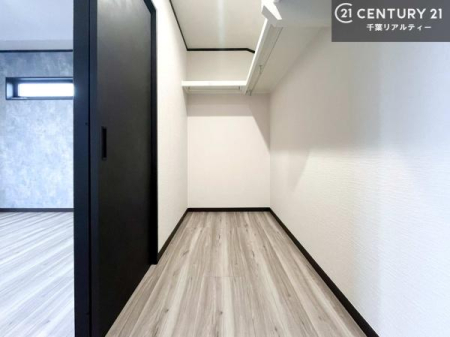 ���[ �E�H�[�N�C���N���[�[�b�g�t���ł��B��������̂��m���Ȃǂ����[���Ă��������ł��ˁI���ɂ���@�������ȂǋG�ߕ��̑傫�ȉƓd�����[�ł��܂��B