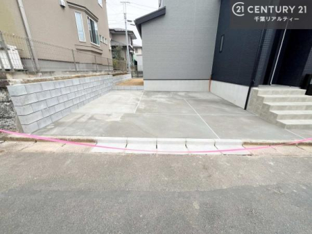 ���ԏ� ���ԃX�y�[�X��2�䕪����܂��I�Z�J���h�J�[�͂������A�o�C�N�⎩�]�ԂȂǂ��u���ꏊ�ɍ���܂���B